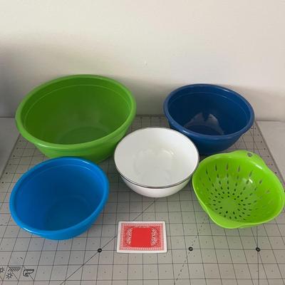 Plastic Bowls Set of 5