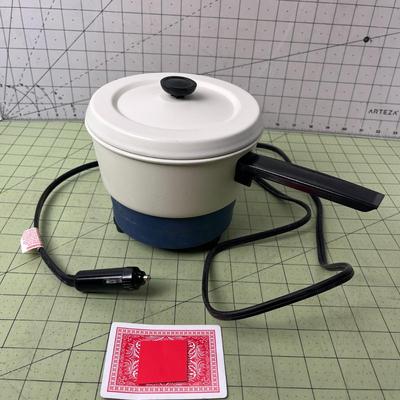 RoadPro RPSL-225 Cooker Hooks to Lighter Jack in Car!