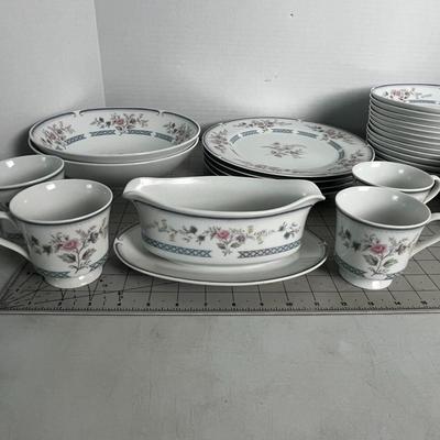 Brookwood Fine Porcelain Kitchen Set