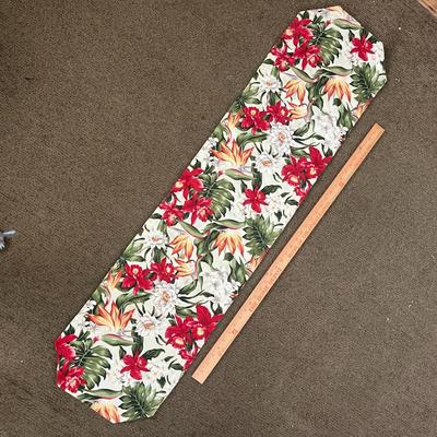 Various Kitchen Oven Mits and Pads