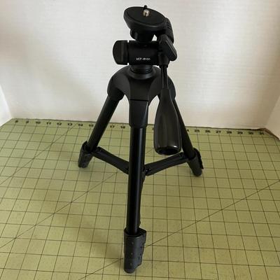 Sony VCT-R100 Lightweight Tripod with Bag
