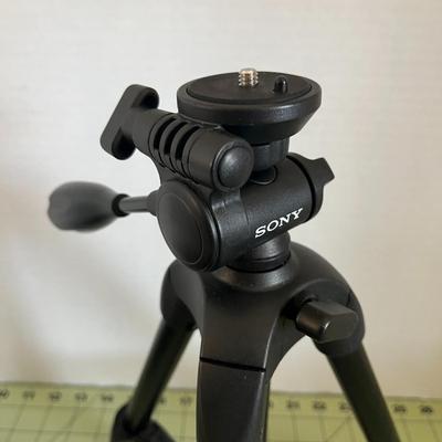 Sony VCT-R100 Lightweight Tripod with Bag