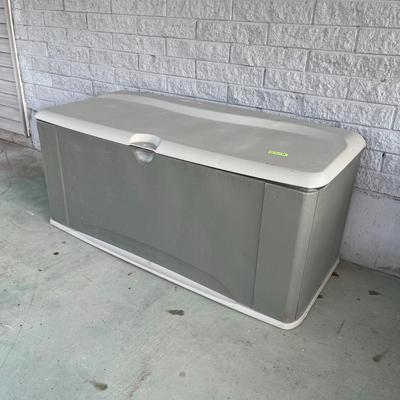 Rubbermaid Outdoor Storage Box