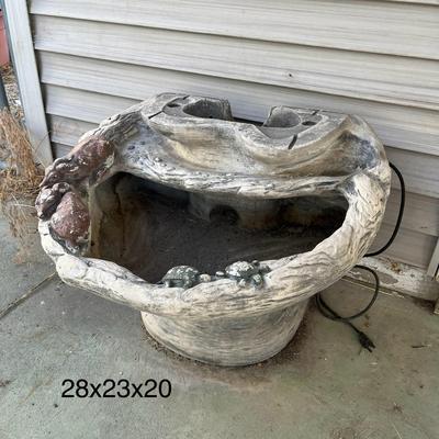 Concrete Fountain Base ( missing top)