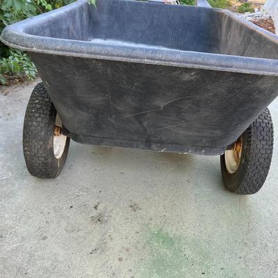 Brute Rubbermaid Wheelbarrow