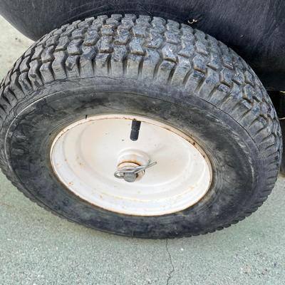 Brute Rubbermaid Wheelbarrow