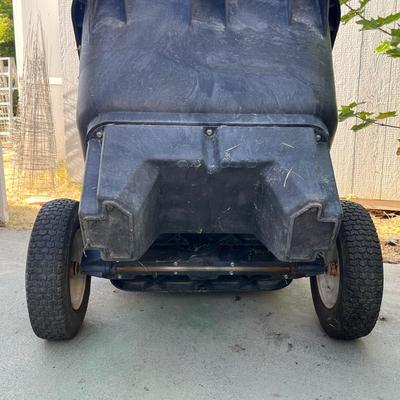 Brute Rubbermaid Wheelbarrow