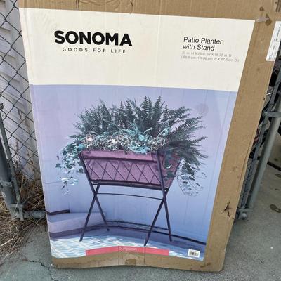 Sonoma Patio Planter with Stand