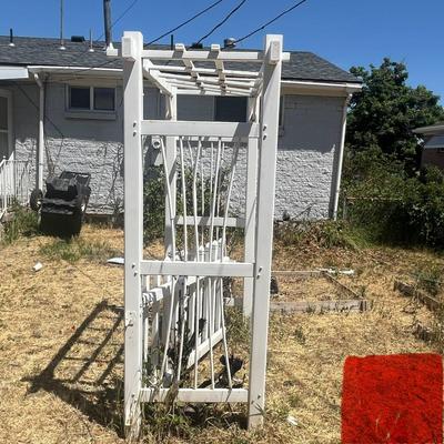 White Vinyl Arbor w/Gate