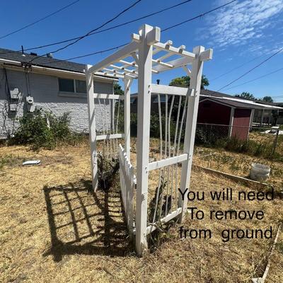 White Vinyl Arbor w/Gate