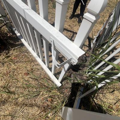 White Vinyl Arbor w/Gate