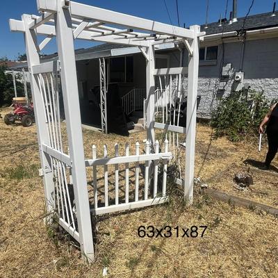 White Vinyl Arbor w/Gate