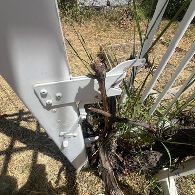 White Vinyl Arbor w/Gate