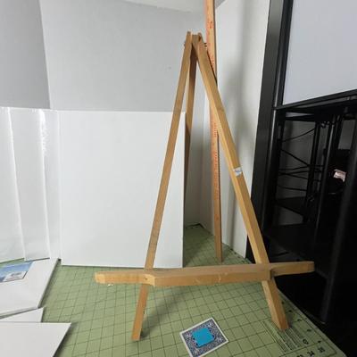 14 Canvas Boards & Easel