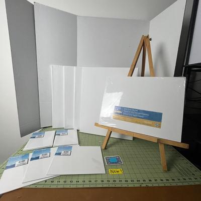 14 Canvas Boards & Easel