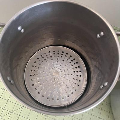 Presto Pressure Canner and Cooker with Mainstays 8-Quart Stainless Steel Stock Pot