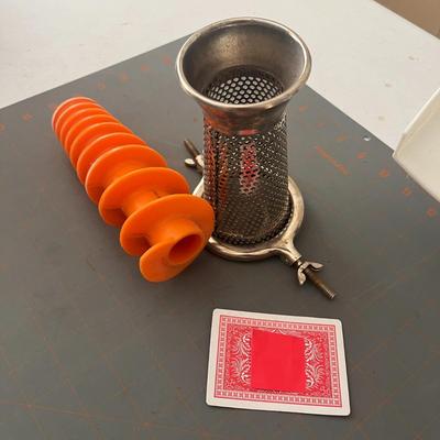 Back to Basics Food Strainer and Sauce Maker