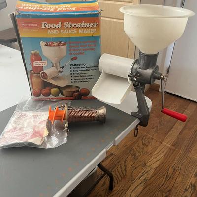 Back to Basics Food Strainer and Sauce Maker