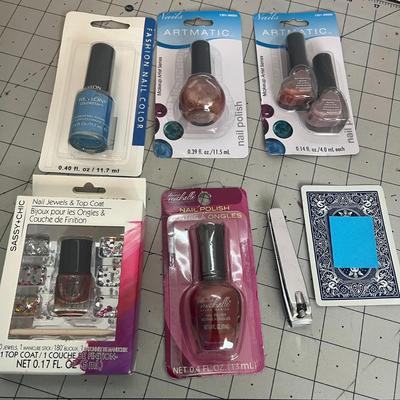 Makeup Kits and Travel Accessories with Notes