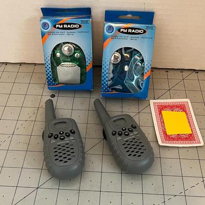 2 Set of Mini Fm Radio With 2 Maxus Walkie Talkies