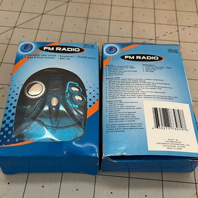 2 Set of Mini Fm Radio With 2 Maxus Walkie Talkies