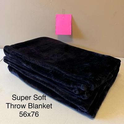 Monte & Jardin Soft Throw Blanket