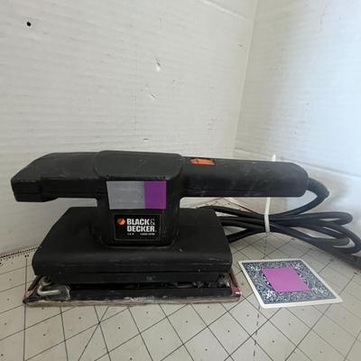 Black and Decker Buffer Sander With Sanding Sheets