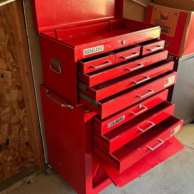Tool cabinet on wheels