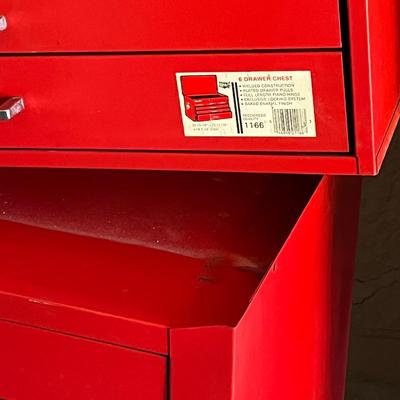 Tool cabinet on wheels