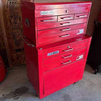 Tool cabinet on wheels