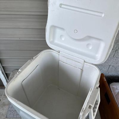 Igloo Ice Cooler - Silver