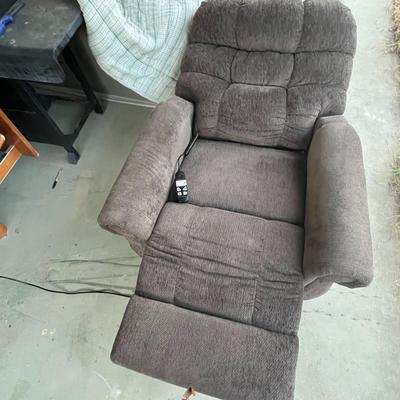 Power Reclining chair with remote NEW! Barely used!