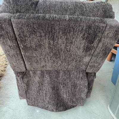 Power Reclining chair with remote NEW! Barely used!