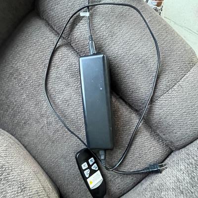 Power Reclining chair with remote NEW! Barely used!