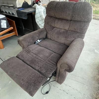 Power Reclining chair with remote NEW! Barely used!