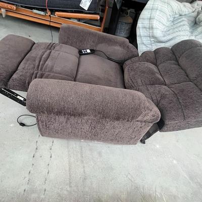 Power Reclining chair with remote NEW! Barely used!