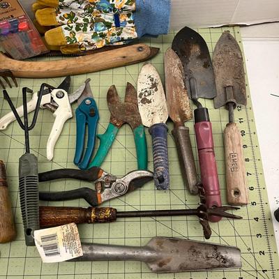Garden hand tools