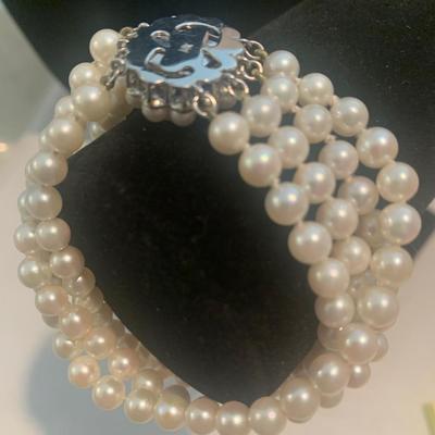 Matching Pearl Necklace & Bracelet w/14k White Gold