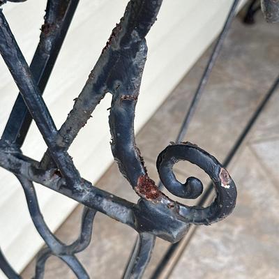 SINGER ~ Iron table ~ *Read Details