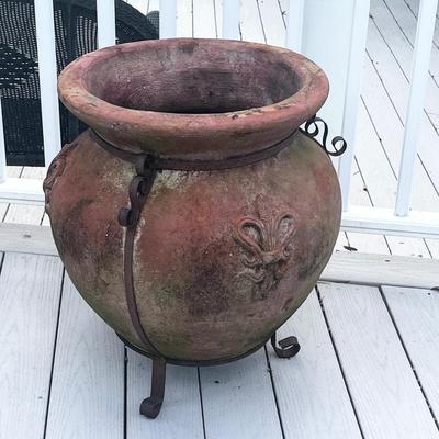 Fleur Dis Li Terracotta Pot On Metal Stand