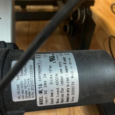 Pair of Catnappers Power Lift Recliners With Heat & Massage (LR-MG)