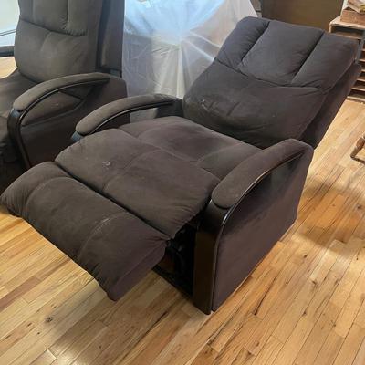 Pair of Catnappers Power Lift Recliners With Heat & Massage (LR-MG)