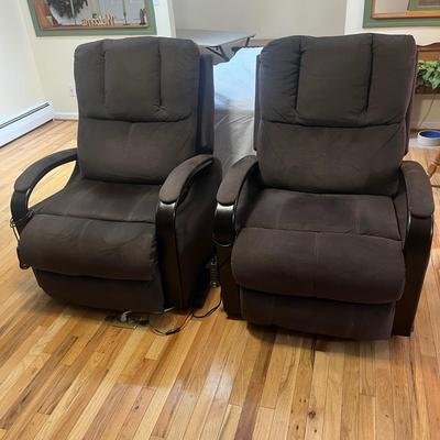 Pair of Catnappers Power Lift Recliners With Heat & Massage (LR-MG)