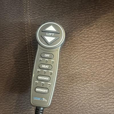 Pair of Catnappers Power Lift Recliners With Heat & Massage (LR-MG)