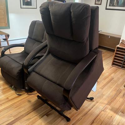 Pair of Catnappers Power Lift Recliners With Heat & Massage (LR-MG)