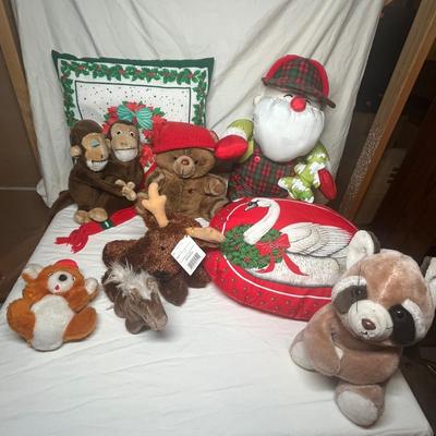 Christmas stuffed animals & pillows