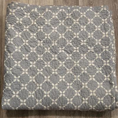 Full or Queen Size Double Sided Quilted Bedspread