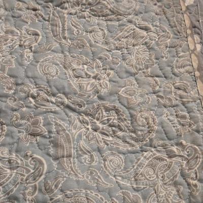 Full or Queen Size Double Sided Quilted Bedspread