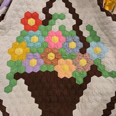 Beautiful Flower Basket Quilt