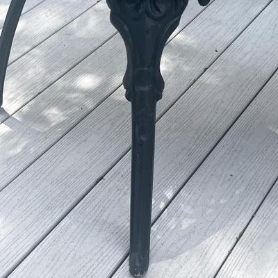 ** Correction ** ~ Aluminum Table & Four (4) Chairs - * Read Details